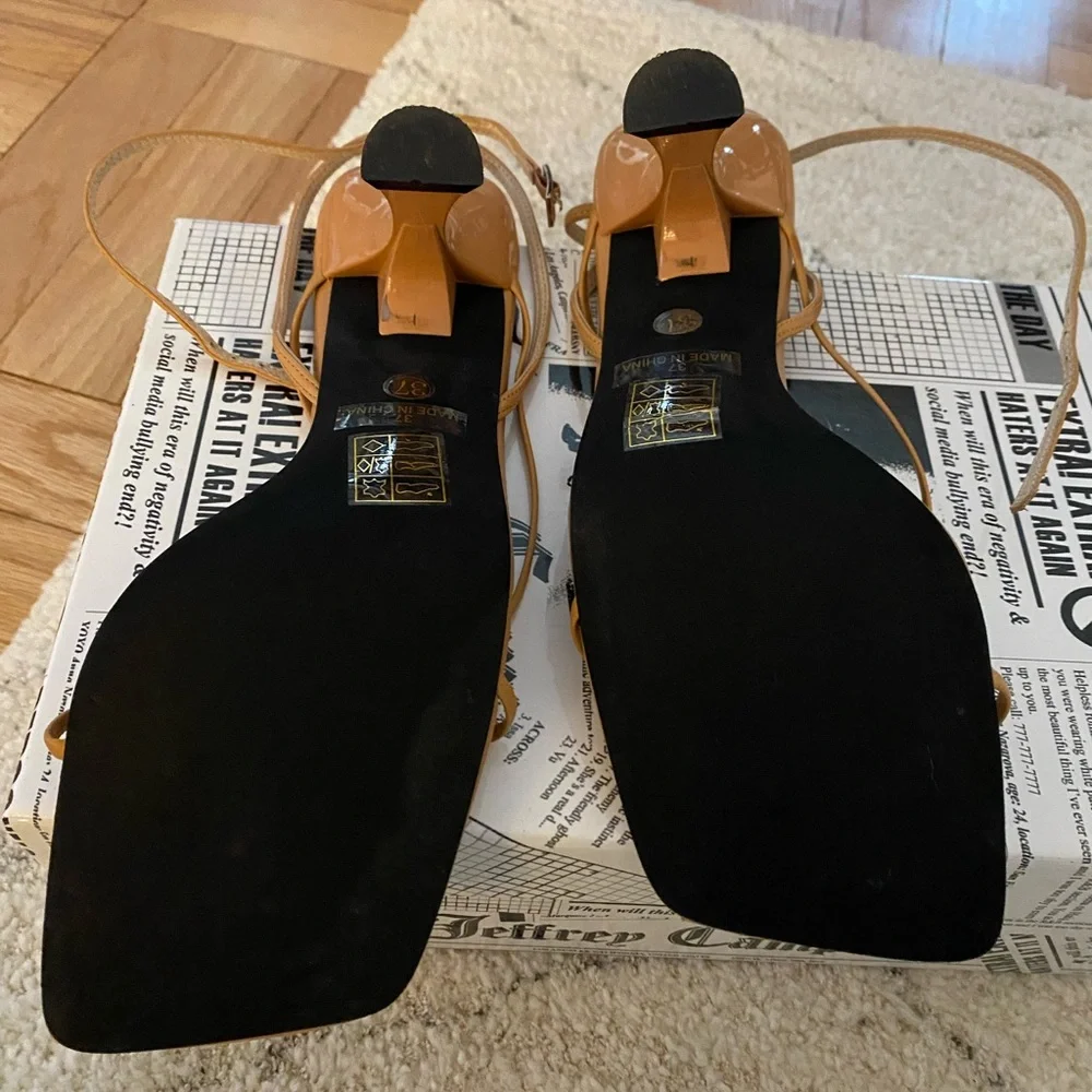 Jeffrey Campbell sandals size 37 (7 US) in nude - Picture 3 of 3